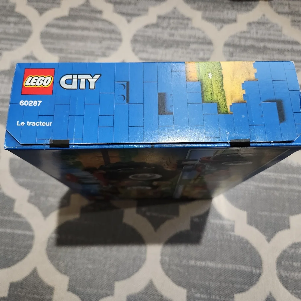 NEW LEGO City Tractor 60287 144 pcs 5+